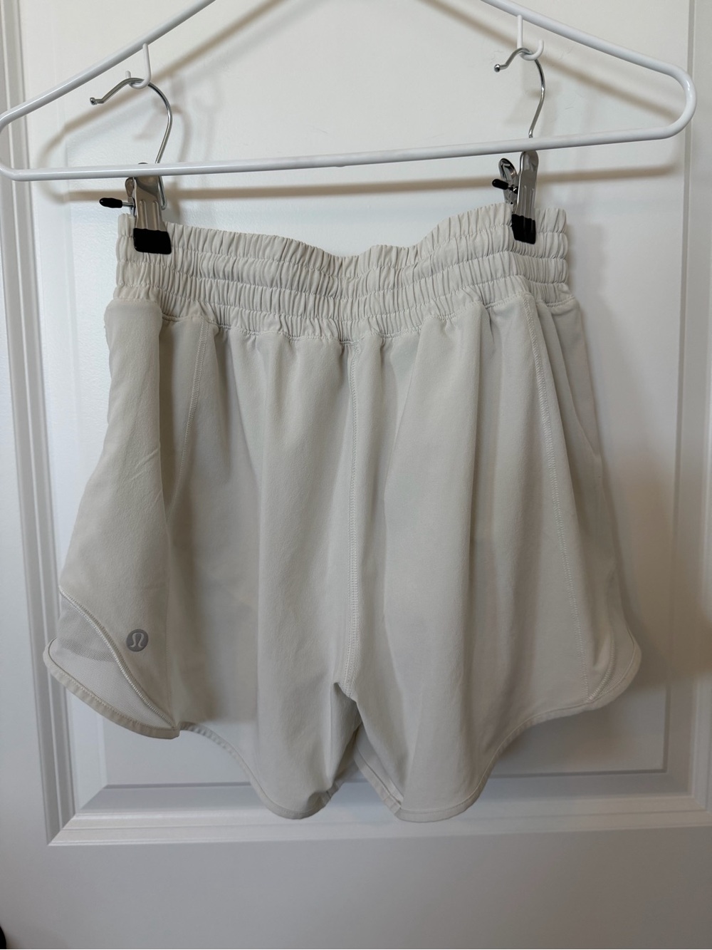 Lululemon Hotty Hot High Rise 4” Bone Shorts Size 4